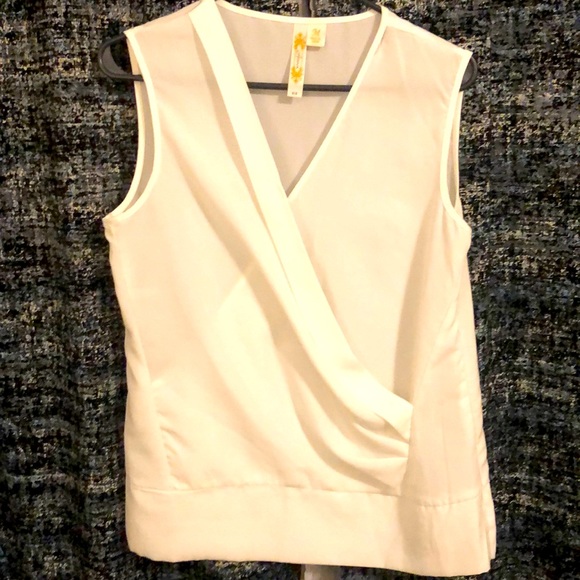 Sleeveless blouse - Picture 1 of 1